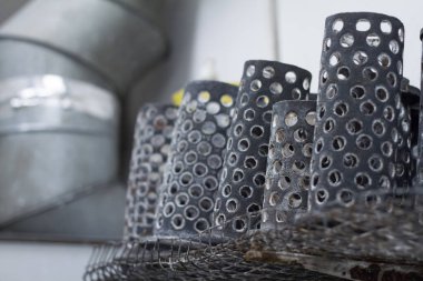 Mücevher üretme sürecinde işyeri kuyumcusu