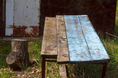 Eski çiftlikte doğanın arka plan üzerinde eski panoları Tablo