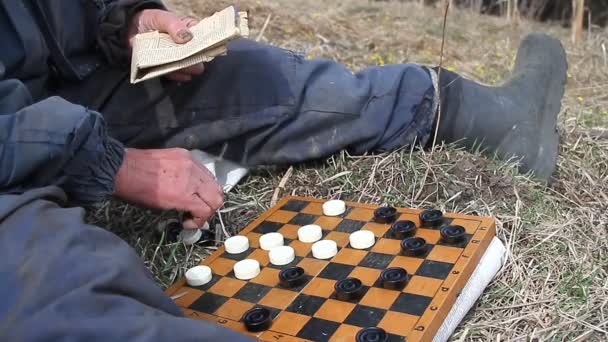 Closeup Old Hands Playing Checkers According Scheme Newspaper Nature Shepherd — Stock Video