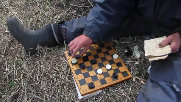 Closeup Old Hands Playing Checkers According Scheme Newspaper Nature Shepherd — Stock Video