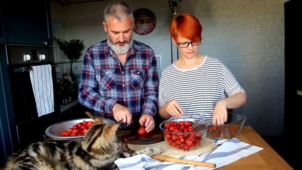 Adult Couple Man Woman Peel Cut Strawberries Strawberry Jam Feed — Stock Video