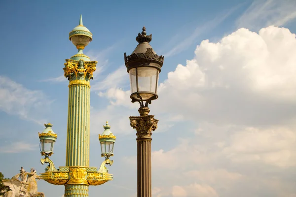 パリのコンコルド広場の提灯と彫像 — ストック写真