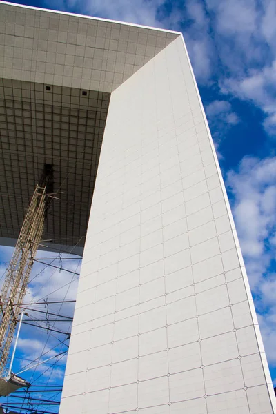 Close up de O Grande Arche no distrito de La Defense em Paris — Fotografia de Stock