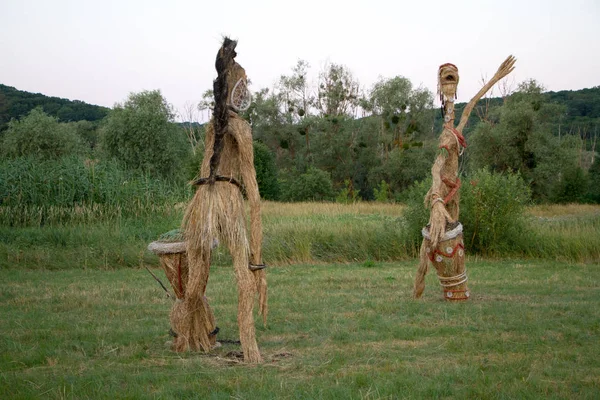 La figura de la paja, la decoración tradicional de las vacaciones eslavas de verano — Foto de Stock