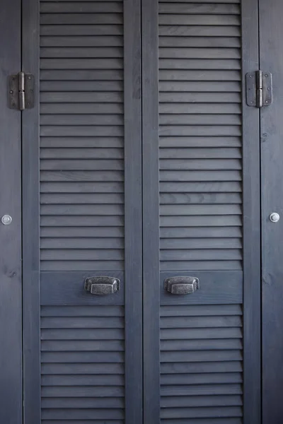Close-up dark gray shutter doors with frayed metal handles, Scandinavian minimalist cabinet interior, selective focus — Stock Photo, Image