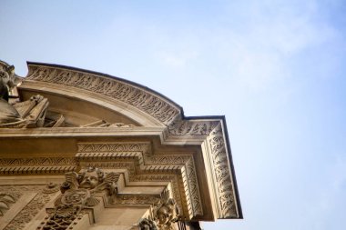 Paris Latin Mahallesi'nde San Michel Çeşmesi mimari detayları alt görünümü