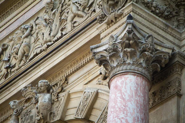 Bottom view of the architectural details of the Fountain of San Michel in the Latin Quarter of Paris — Stock Photo, Image