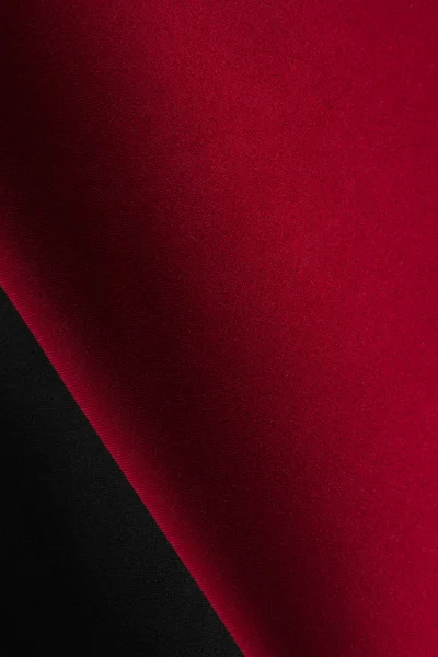 Dos colores fondo o concepto de lujo rojo y negro, pliegues de tela roja y negra — Foto de Stock