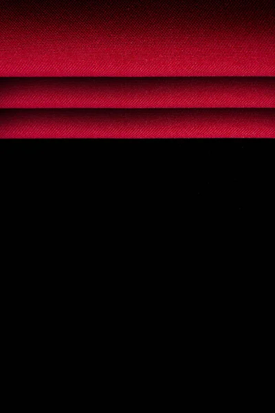Dwa kolory czerwonego i czarnego luksusowego tła lub koncepcji, fałdy czerwonego i czarnego materiału — Zdjęcie stockowe