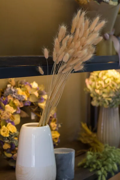 Florista Loja Interior Moderno Prateleiras Com Vasos Flores Secas Buquês — Fotografia de Stock