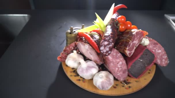 切片熏制香肠和火腿 — 图库视频影像