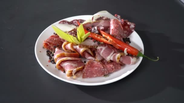 Smoked cold cuts on a plate — Stock Video