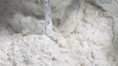 KDV hamur yoğurmak. ağır çekim