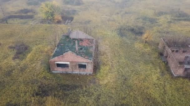 Aldea abandonada. Encuesta aérea — Vídeo de stock