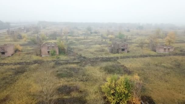 Aldea abandonada. Encuesta aérea — Vídeo de stock