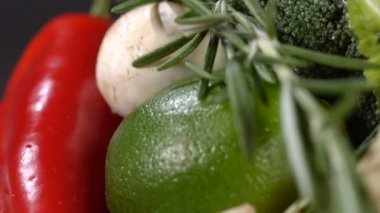 Domates, biber ve limon