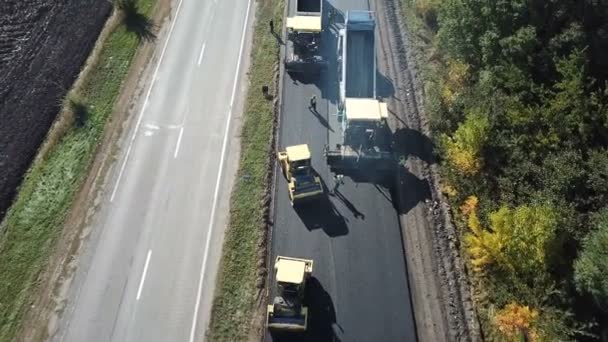 ウクライナは、ドニプロ - 2018 年 10 月 11 日: 修理、highw の舗装 — ストック動画