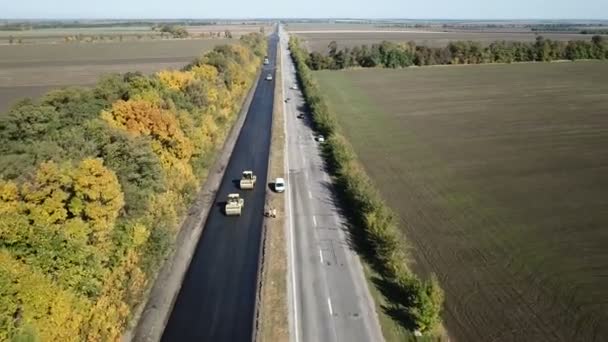 Ukraina, Dnipro - 11 października 2018: Naprawa nawierzchni na highw — Wideo stockowe