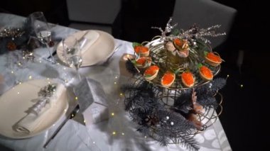 Kırmızı havyar ile Tartlets. ağır çekim