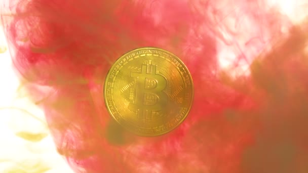 Bitcoin 화려한 페인트로. 슬로우 모션 — 비디오