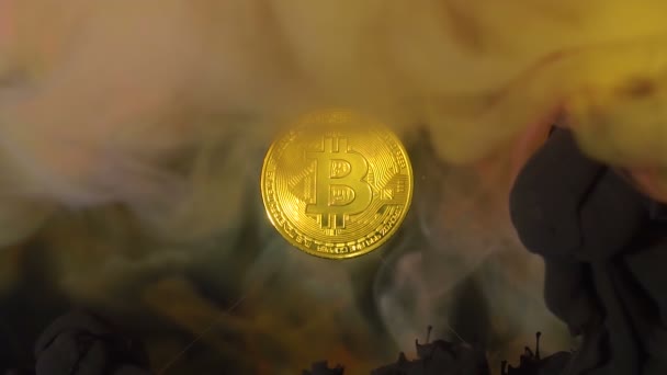 Bitcoin 화려한 페인트로. 슬로우 모션 — 비디오