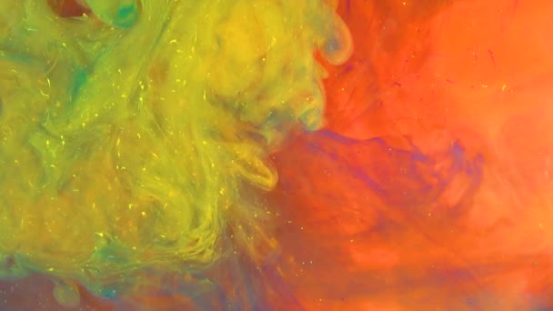Renkli boya su. Ağır çekim — Stok video