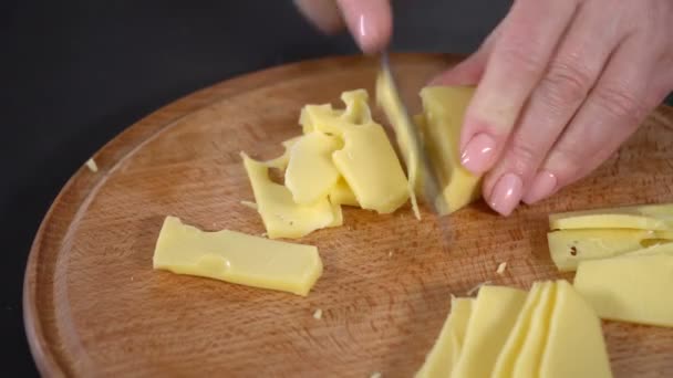 Cook cuts cheese with holes — Stock Video