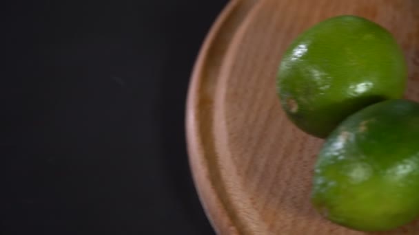 Ingrediënten voor tartolet met rode zalm kaviaar — Stockvideo