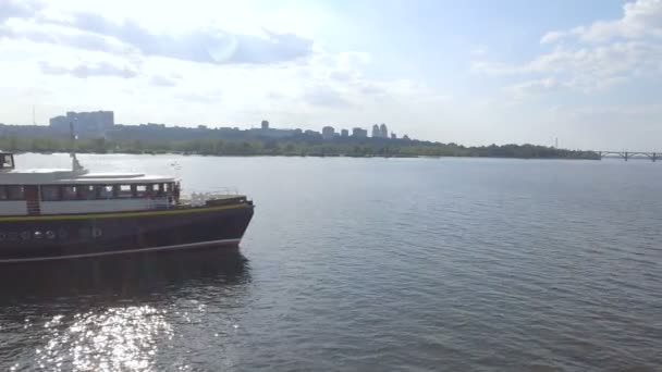 Ucrânia, Dnipro - 26 de agosto de 2018: barco de recreio Felicita — Vídeo de Stock