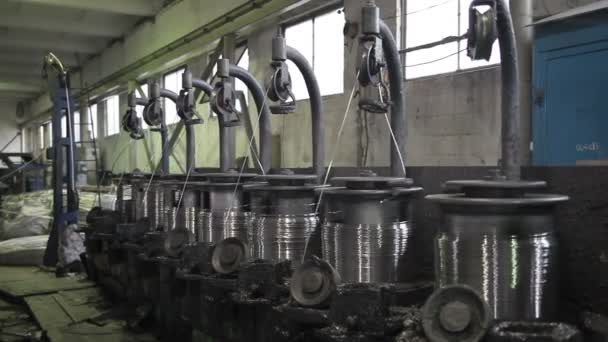 Výroba kovových drátů — Stock video