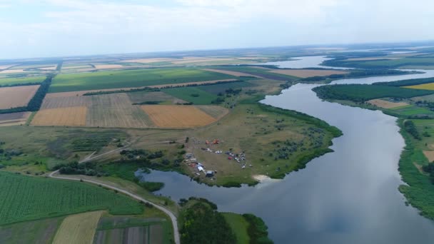 Latające nad polami i rzeki — Wideo stockowe