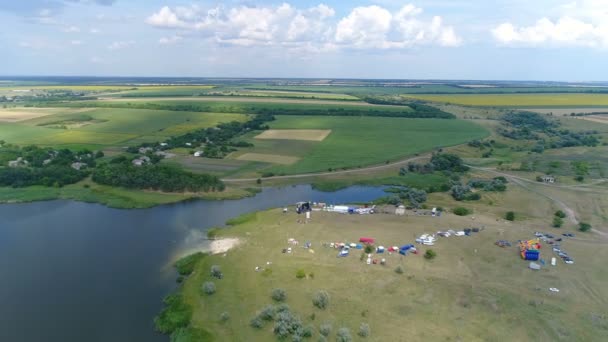 Latanie na wsi i rzekę — Wideo stockowe