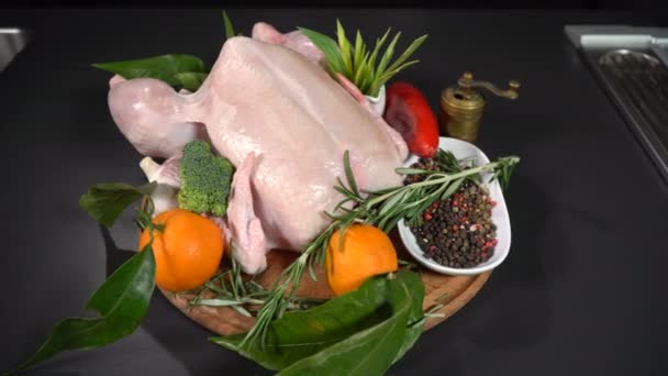 Chicken whole with tangerines on the table — Stock Video