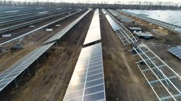 Construção de uma central solar — Vídeo de Stock