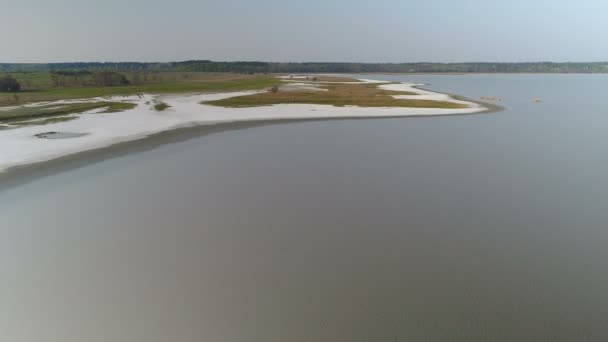 Volando sobre un lago salado. Antena — Vídeo de stock