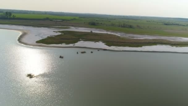 Survoler un lac salé. Aérien — Video