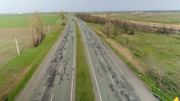 Weg met auto's. Lucht onderzoek — Stockvideo