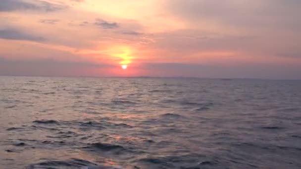 Vista sul tramonto dallo yacht — Video Stock