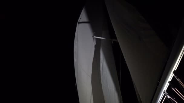 夜间在桅杆上航行 — 图库视频影像