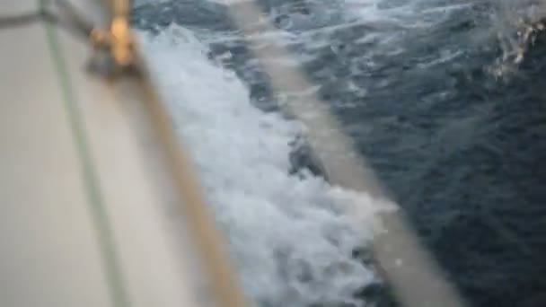 Vagues sur le bord du yacht — Video