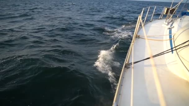 Waves on the edge of the yacht. slow motion — Stock Video