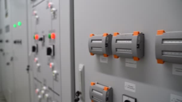 Panel de control en una central solar — Vídeos de Stock