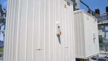 Bir Güneş Enerjisi Santralinde Transformatör