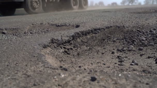 Cars drive along the road with potholes — Stock Video