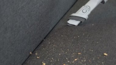 Odadaki kanepeyi vakumlama