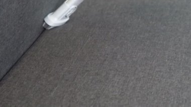 Odadaki kanepeyi vakumlama