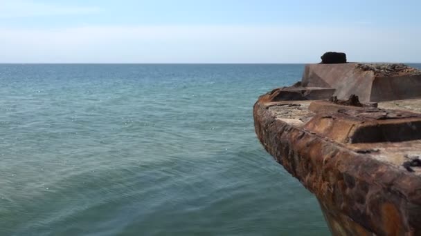 Oude Barge aan de Zwarte Zee — Stockvideo