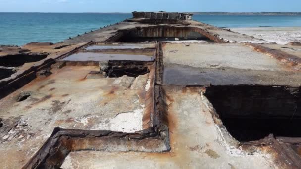 Velha barcaça no Mar Negro — Vídeo de Stock