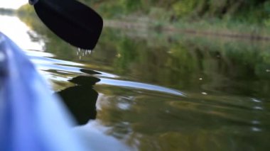 Yelkenlide kürek çek. Yavaş çekim