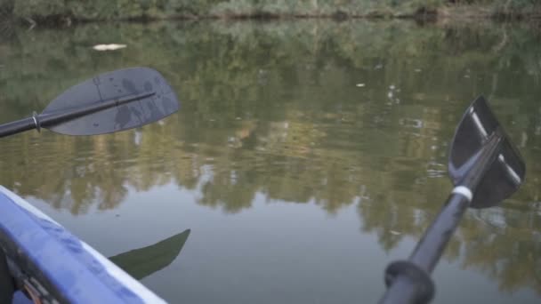 Peddel in een zeilboot. Langzame beweging — Stockvideo